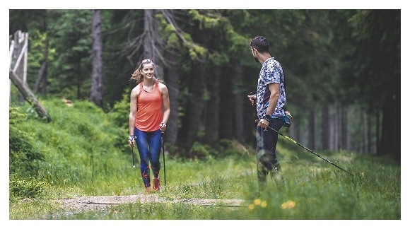 Jak zacząć? Pierwszy trening z kijami &ndash; prosty plan krok po kroku.